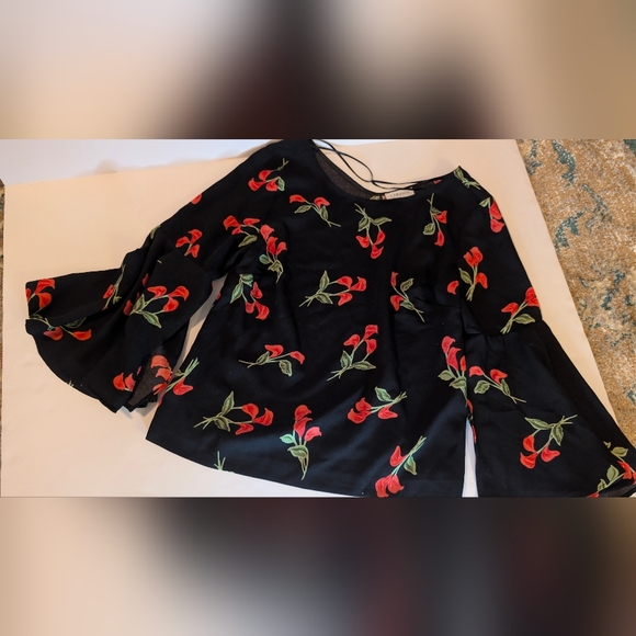 Carmen Marc Valvo Black Top with Red Floral Design - Picture 1 of 5